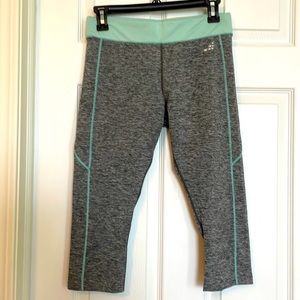 BCG gray capri leggings| medium